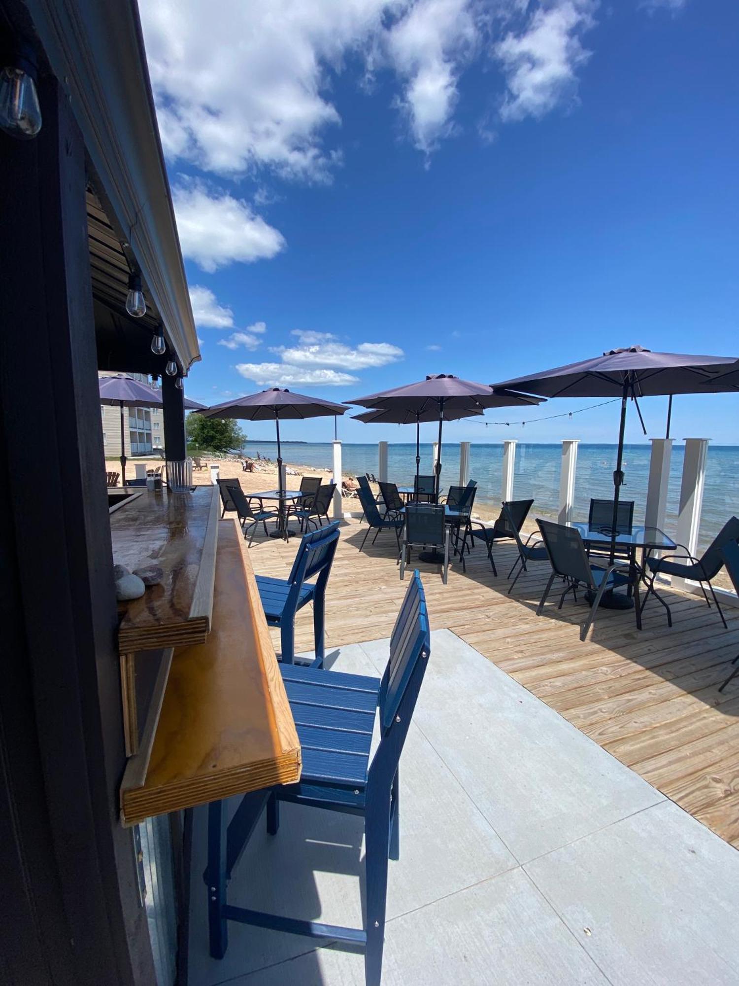 Breakers Resort - Lakeside Saint Ignace Exterior photo