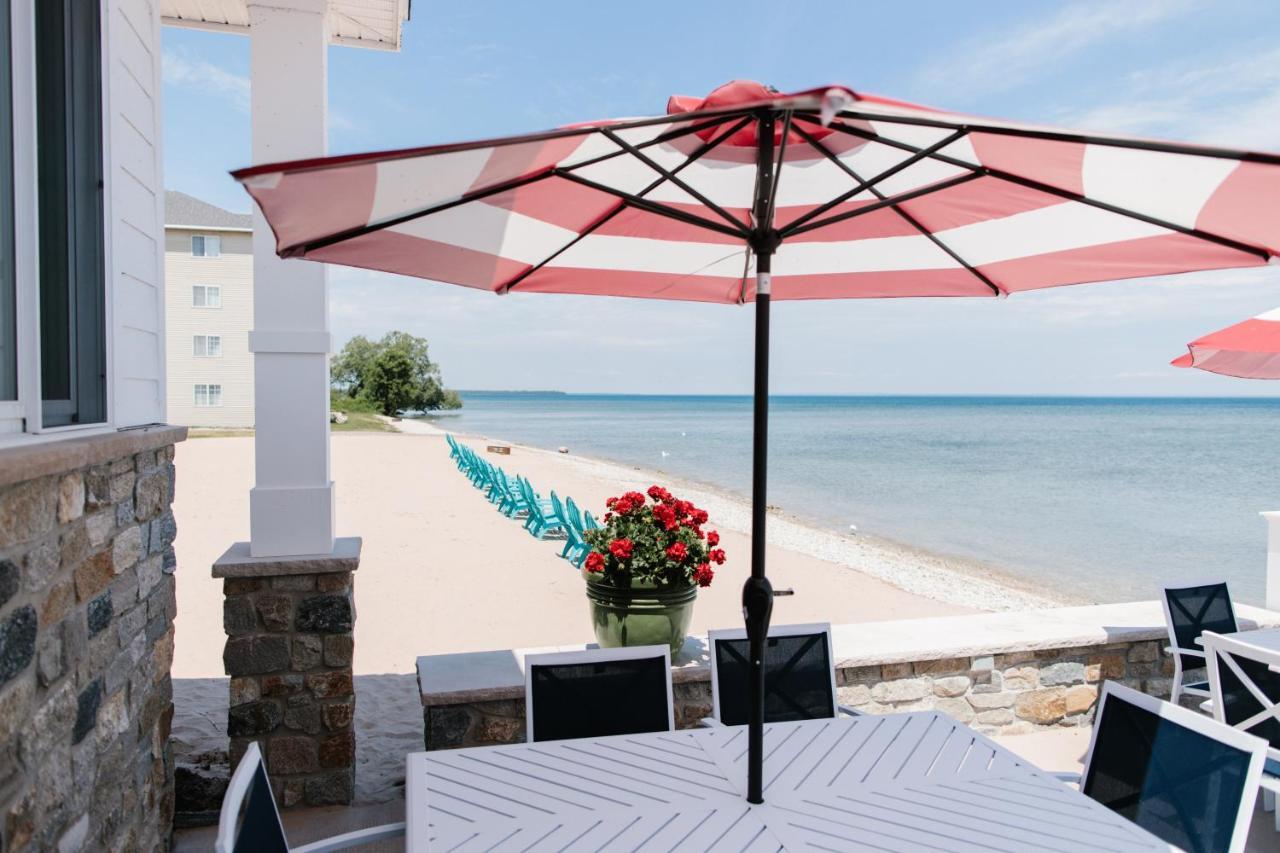 Breakers Resort - Lakeside Saint Ignace Exterior photo