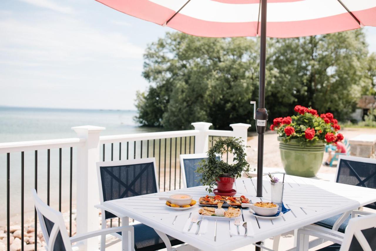 Breakers Resort - Lakeside Saint Ignace Exterior photo