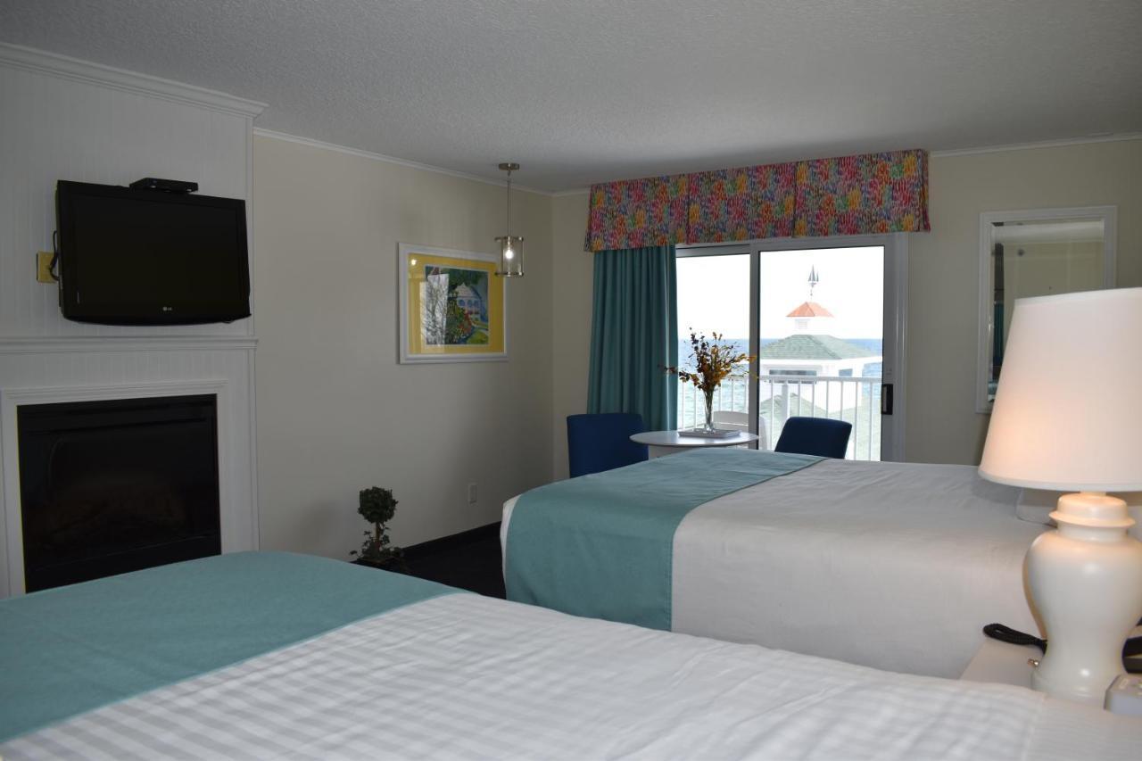 Breakers Resort - Lakeside Saint Ignace Exterior photo