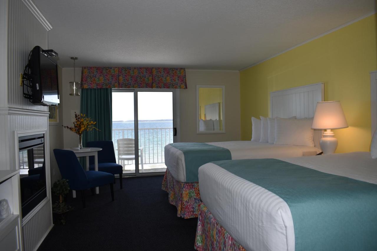 Breakers Resort - Lakeside Saint Ignace Exterior photo